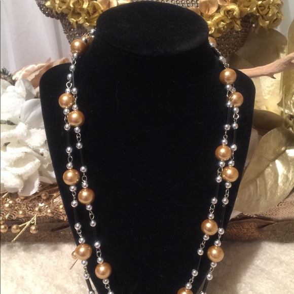 Beautiful hand beaded necklace - Picture 3 of 7